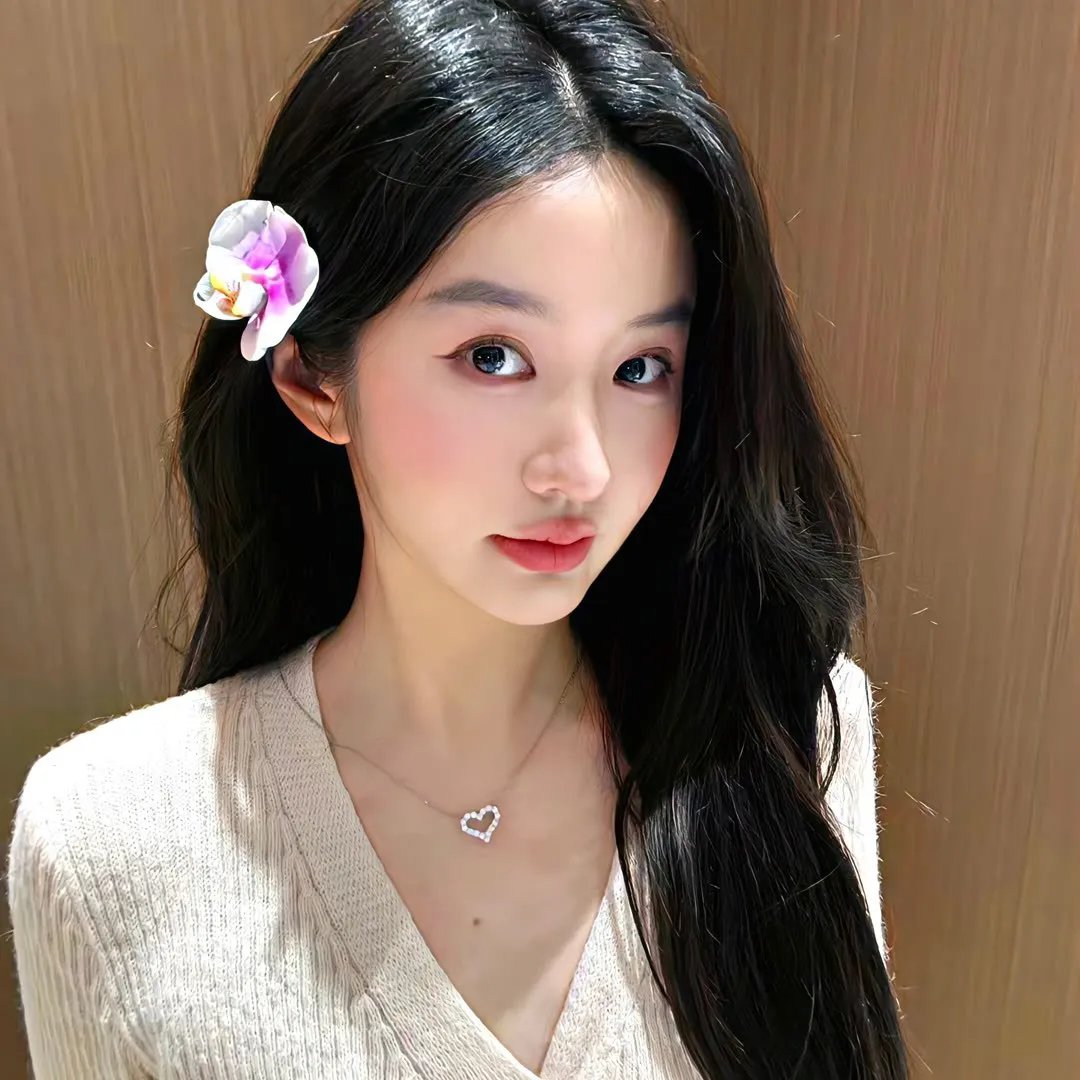 葡萄架下的女神海报
